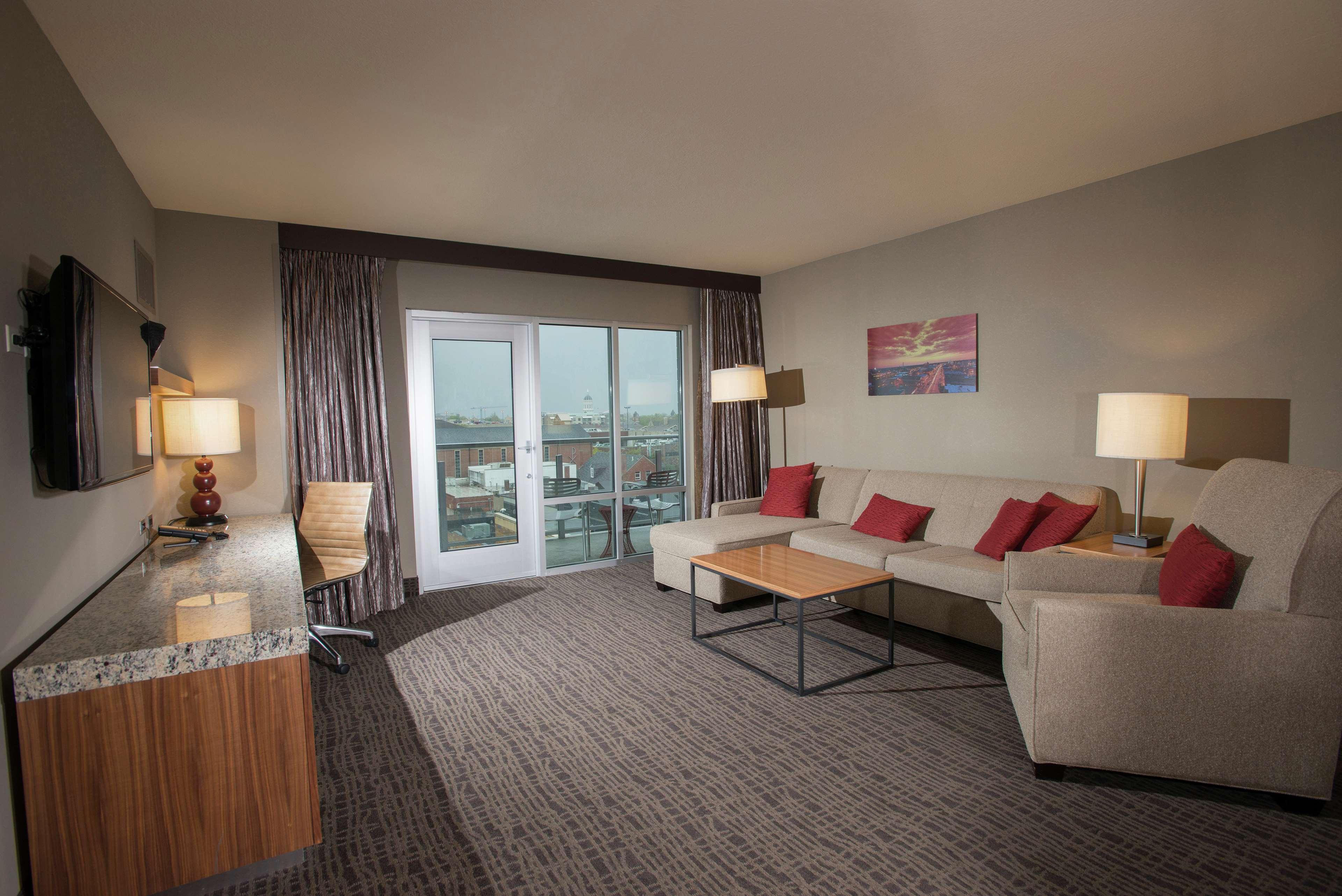 The Broadway Columbia - A Doubletree By Hilton Hotel Exterior photo