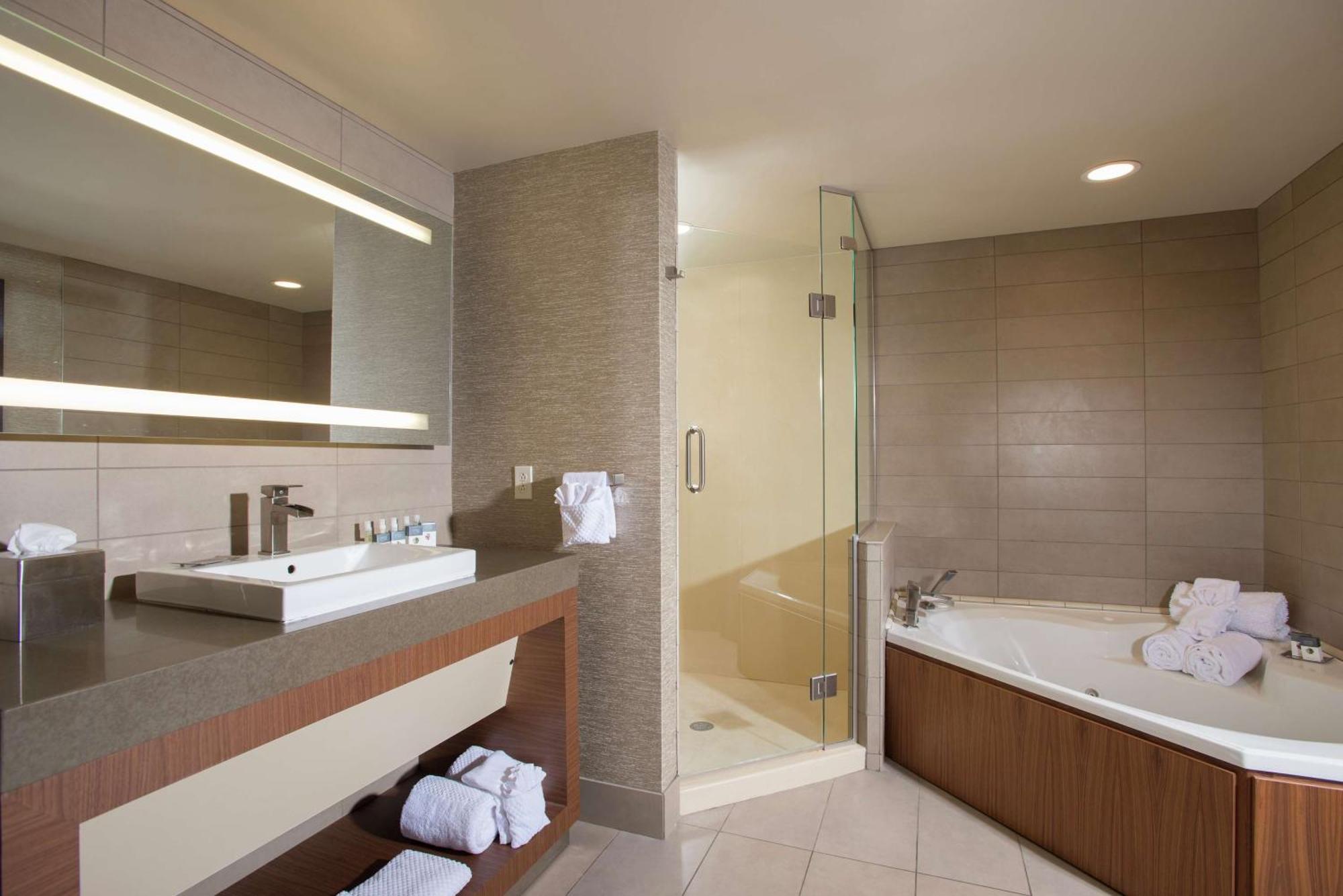 The Broadway Columbia - A Doubletree By Hilton Hotel Exterior photo
