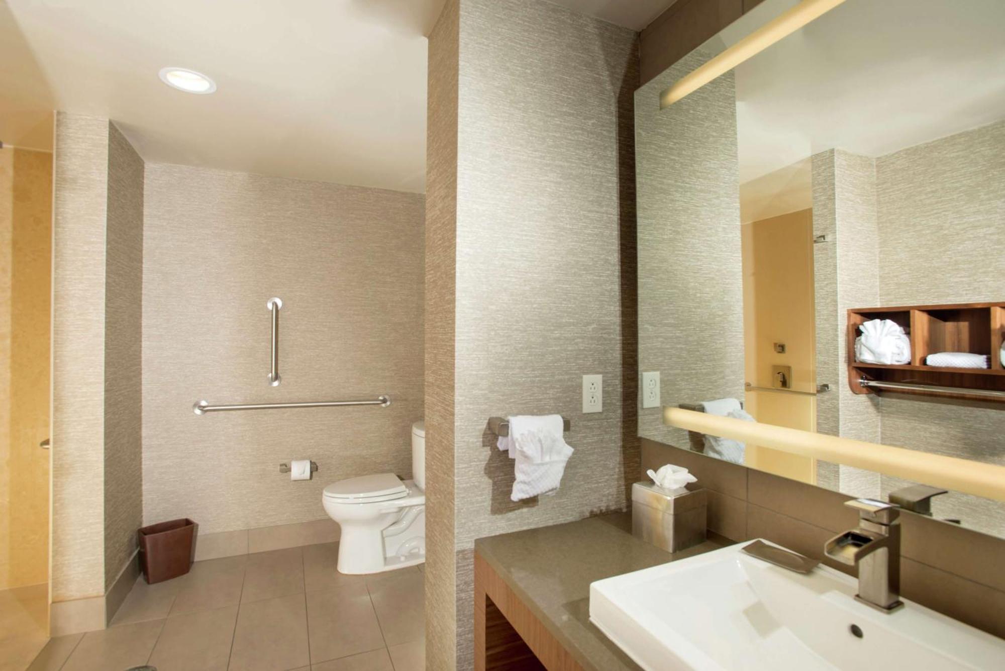 The Broadway Columbia - A Doubletree By Hilton Hotel Exterior photo