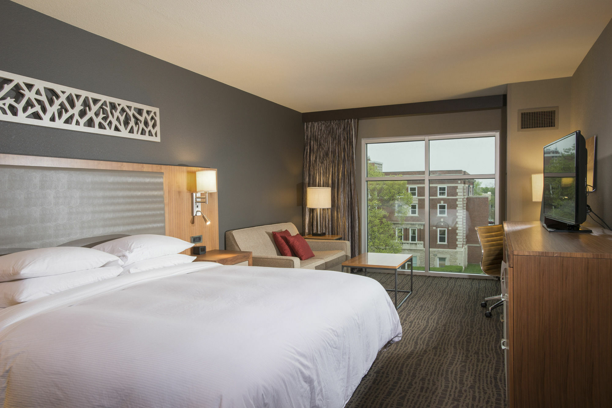 The Broadway Columbia - A Doubletree By Hilton Hotel Exterior photo